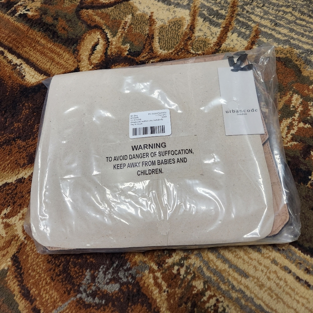 Urbancode Leather crock purse - Picture 15 of 15
